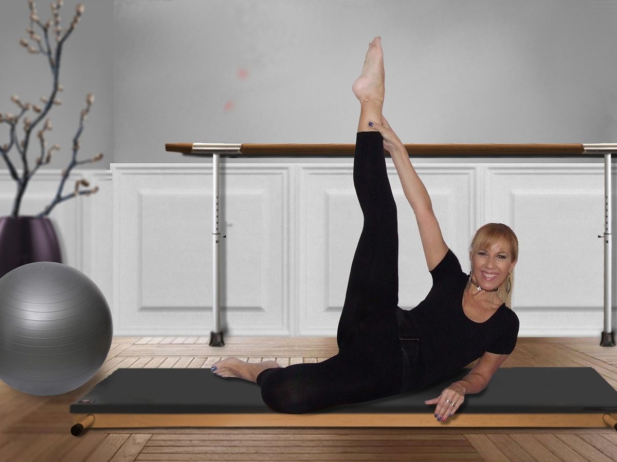 Séance de Pilates au sol en mouvement contrôlé